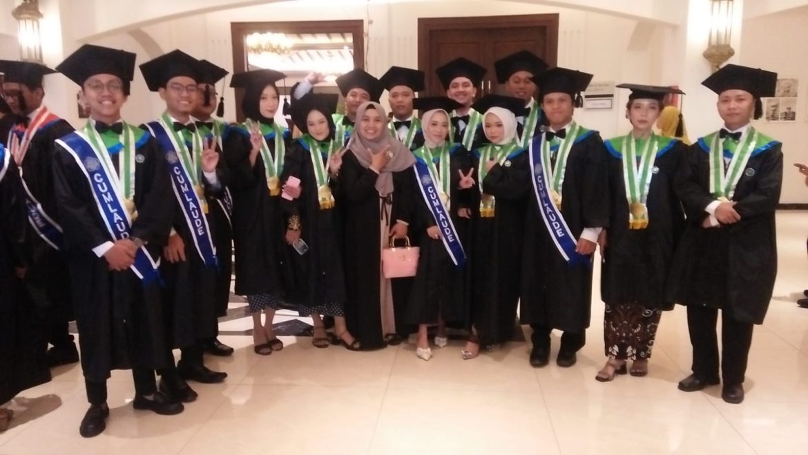 Wisuda Juurusan Informatika IST AKPRIND Yogyakarta Periode III Tahun Akademik 2022/2023